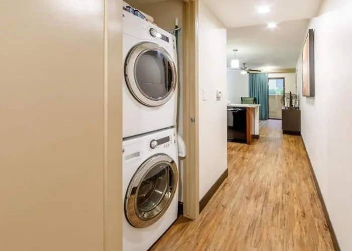 1bd With Pools Activities Center Etc Onsite In *